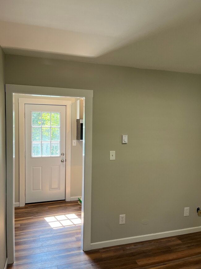 Building Photo - 565 N High St