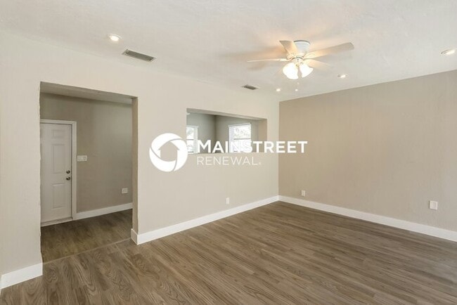 Building Photo - 2 Bedroom Pet-Friendly Home in Hollywood, ...