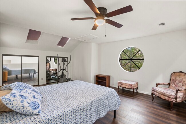 Building Photo - 16800 Sugar Pine Dr