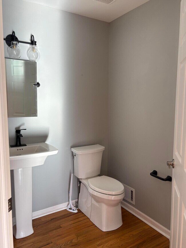 Building Photo - 1280 Waterways Dr