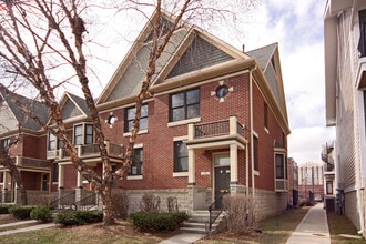 Building Photo - Beautiful Mass Ave Townhome!