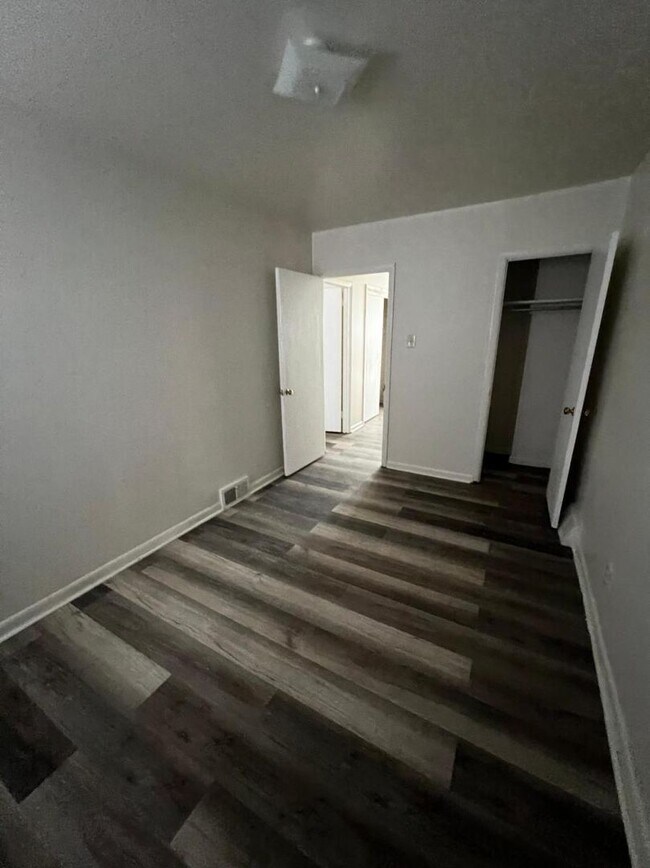 Building Photo - 4039 Balwynne Park Rd