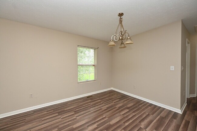 Building Photo - Springfield Gem! 3BR/2BA with Big Yard, St...