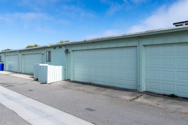 Building Photo - 173 W Elfin Green