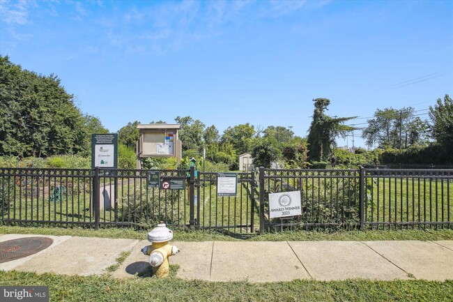 Building Photo - 127 Dale St
