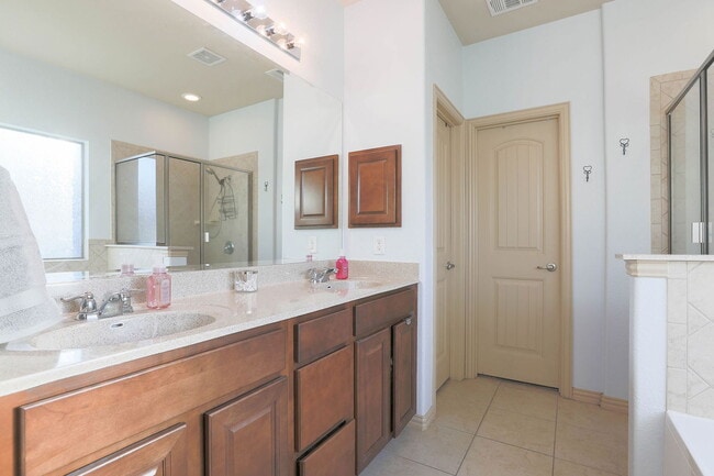 Building Photo - 2300 Dovetail St