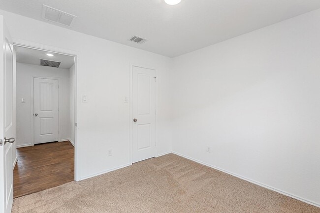 Building Photo - 115 Snapdragon Ln