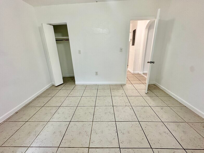 Building Photo - 6136 N Miami Ave