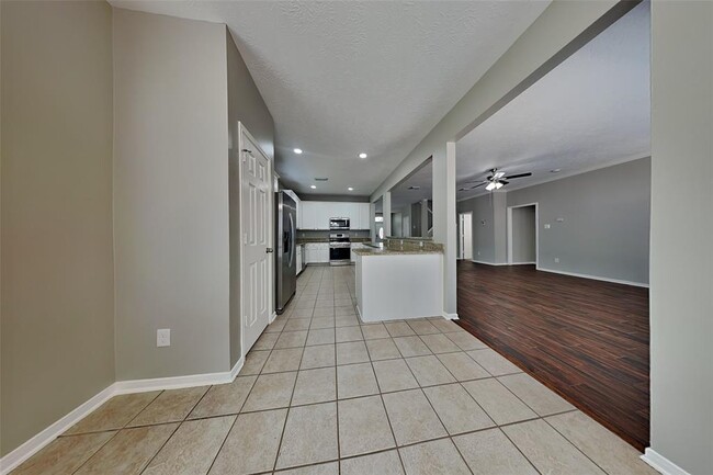 Building Photo - 8523 Discus Dr