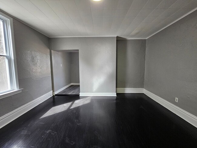 Primary Photo - Newl updated 2 bedroom 1 bath located in Carrick!