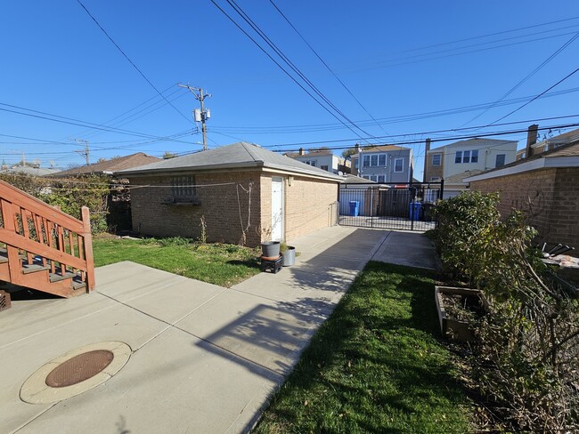 Building Photo - 2909 N Austin Ave