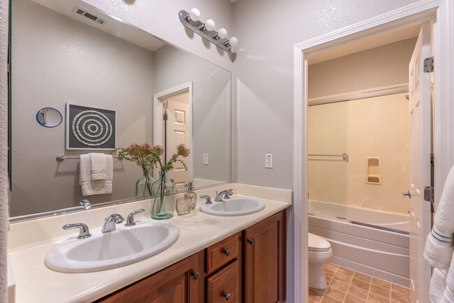 Building Photo - 1070 Tourmaline Ter