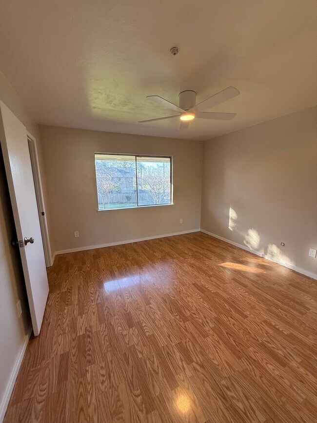 Building Photo - Remodeled 1 bedroom/ 1 Bathroom 2nd Story Condo Available for Rent in Santa Rosa!