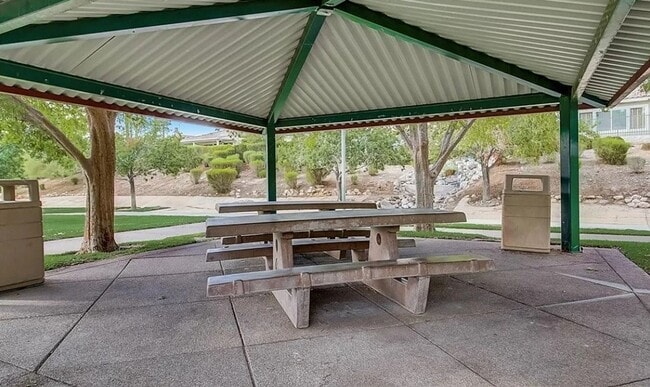 Building Photo - Your Backyard Oasis Awaits | 5 Bedroom Henderson Home