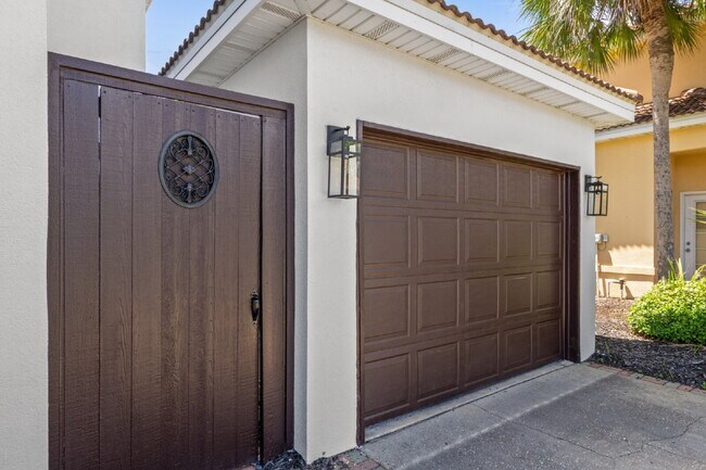 Building Photo - 3 bedroom/ 2.5 bathroom in Destin, FL!