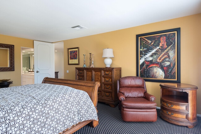 Building Photo - 66 Dartmouth Dr