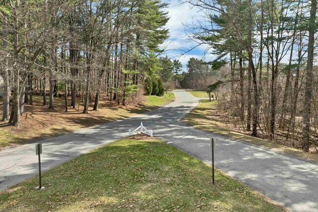 Building Photo - 32 Suffolk Ct