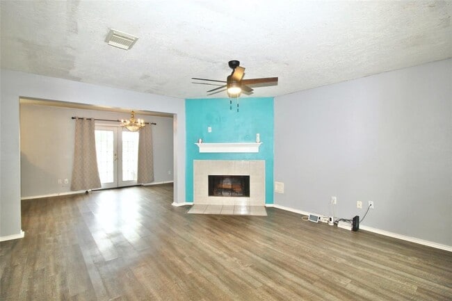 Building Photo - 1804 Elm Shadow Dr