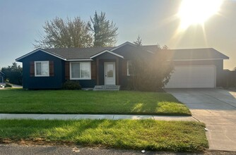 Building Photo - West Pasco rambler for rent
