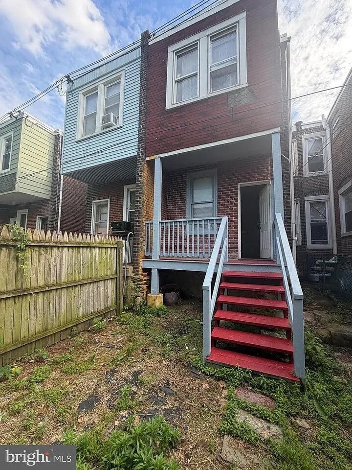 Building Photo - 1515 Dyre St