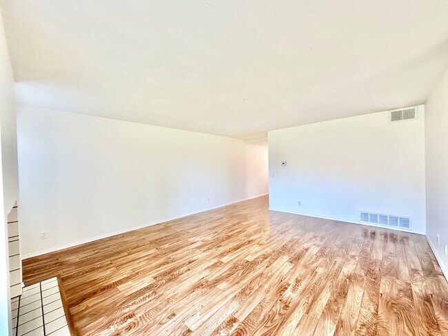 Building Photo - 1652 Pala Lake Dr