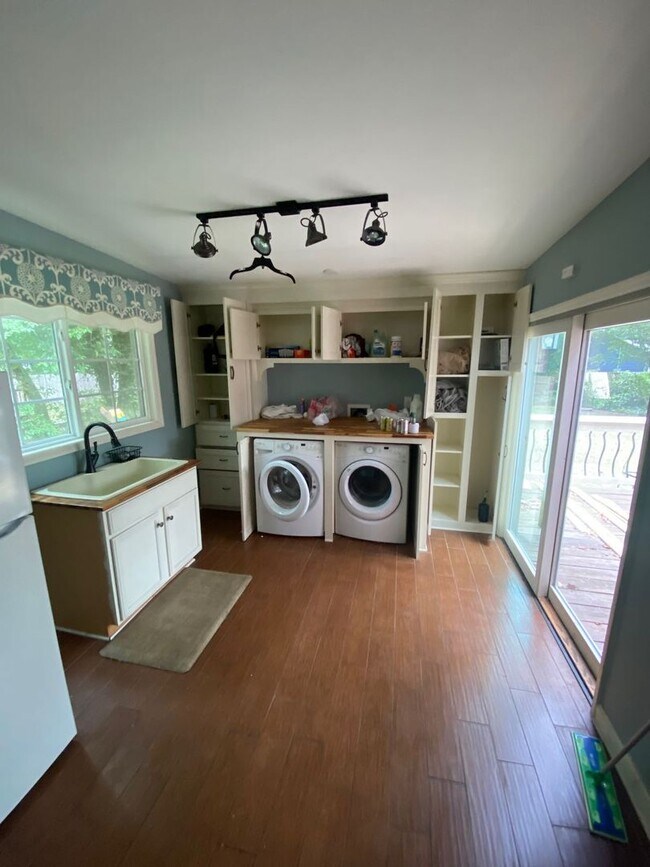 Building Photo - 2615 Cooper Ave