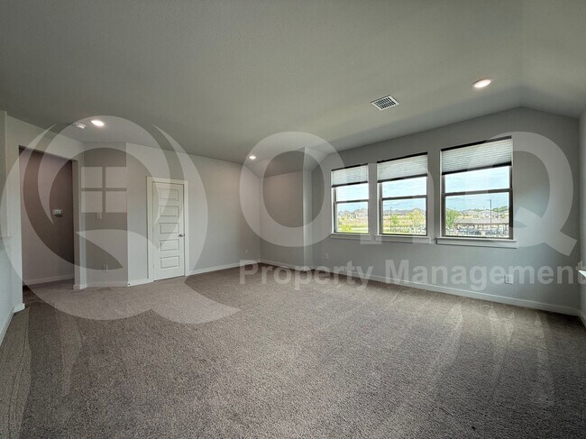 Building Photo - 405 Loganberry Dr