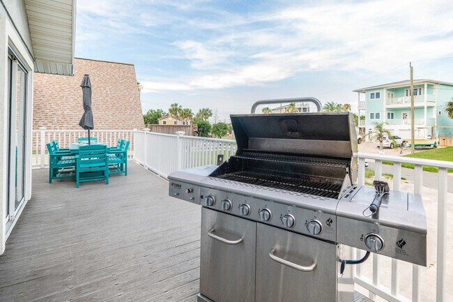 Building Photo - 108 Zamora St