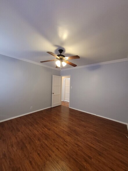 Building Photo - 305 N Palm Ave