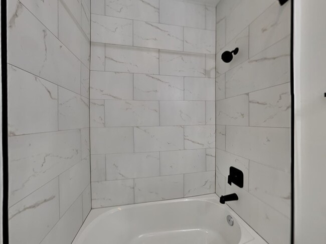 Building Photo - 4214 Santa Barbara Blvd