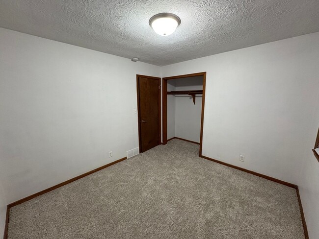 Building Photo - 320 Fanelle Ave