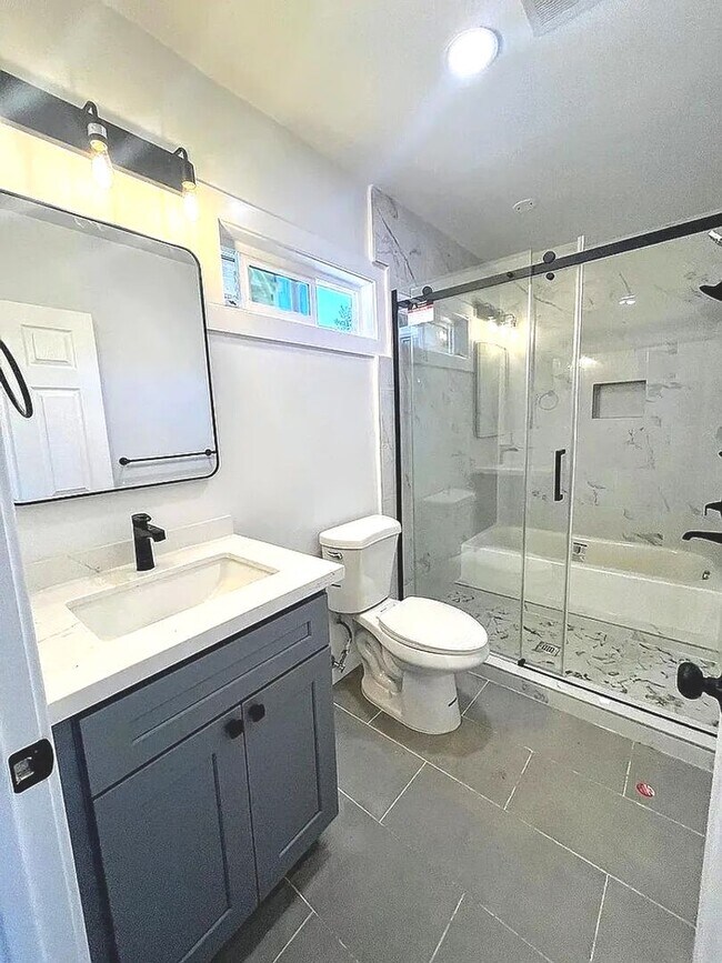 Building Photo - 47006a