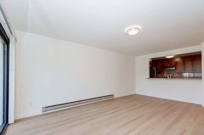 Building Photo - 380 Vallejo Dr