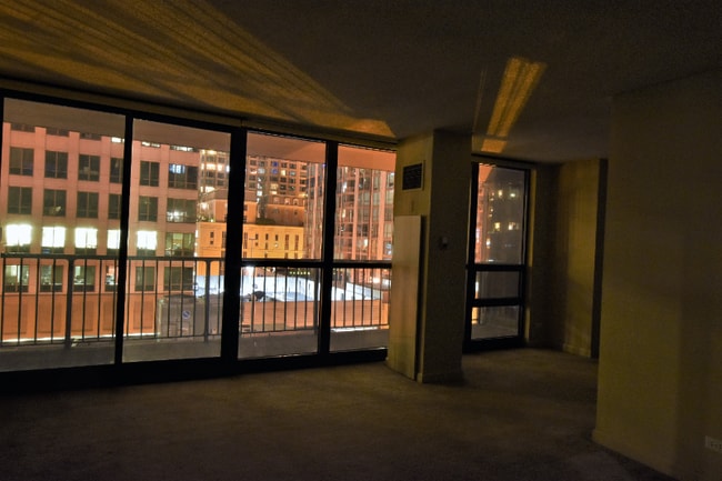 Building Photo - 10 E Ontario St