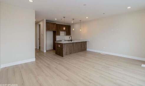 Building Photo - 3043 W Irving Park Rd
