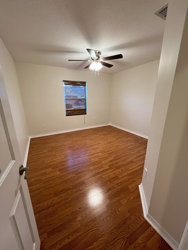 Building Photo - 345 Silver Pine Dr