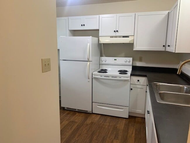 Building Photo - 1300-1302 S Hickory Grove Lane