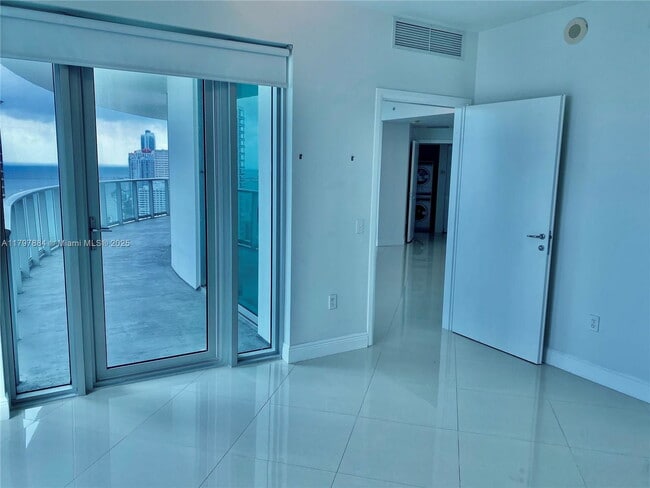 Building Photo - 300 S Biscayne Blvd