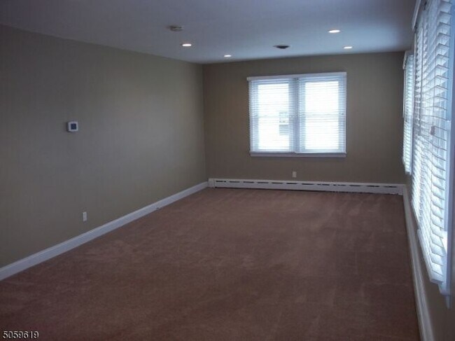Building Photo - 11 Frelinghuysen Ave