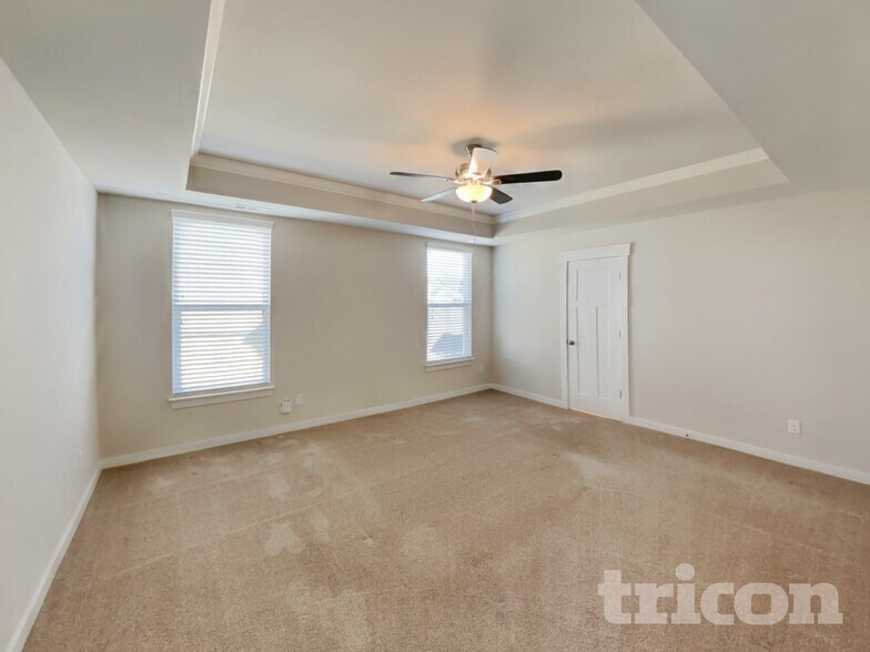 Building Photo - 3025 Commonwealth Dr