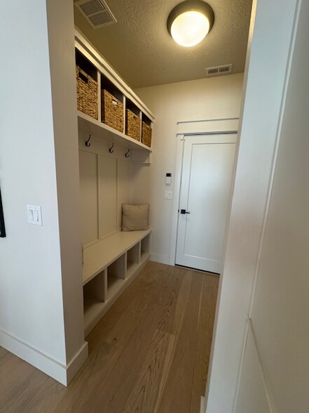 Building Photo - 555 S Proctor Ln