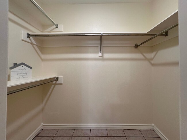 Building Photo - 304 Anthony Ln