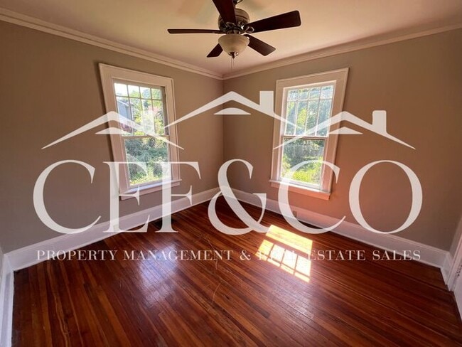 Building Photo - Adorable 3 bedroom 1 bathroom home now ava...