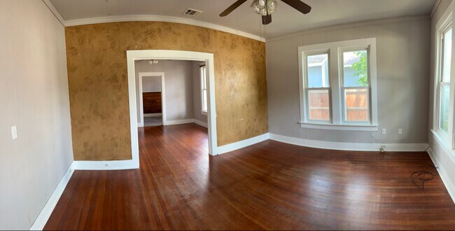 Building Photo - 629 Dunn St
