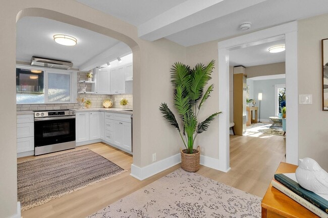 Building Photo - 2Bd/1Ba Seattle House