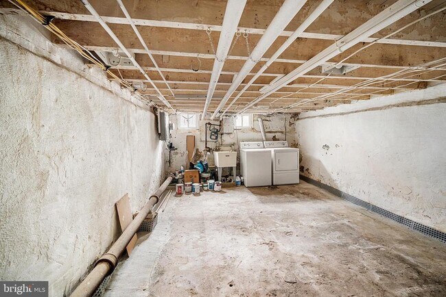 Building Photo - 623 Gerritt St
