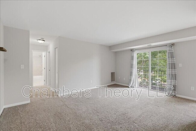 Building Photo - 1521 Colonial Dr