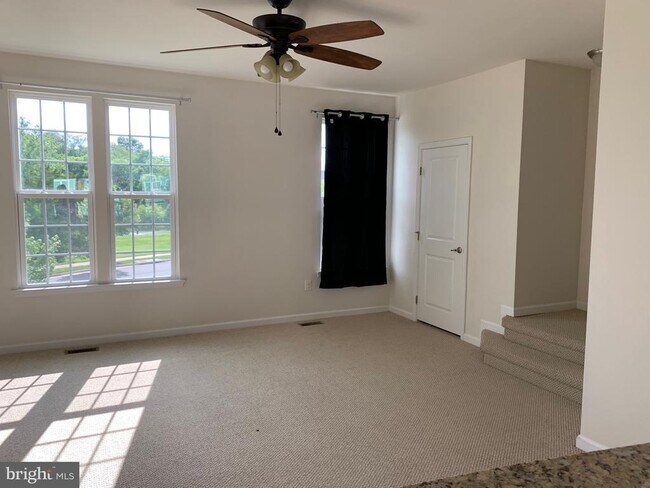 Building Photo - 9022 Randolph Cir