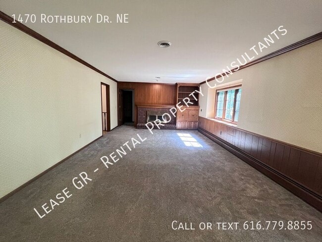 Building Photo - Large Three Bedroom Home!