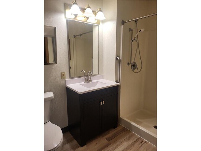 Building Photo - 609 Main St S